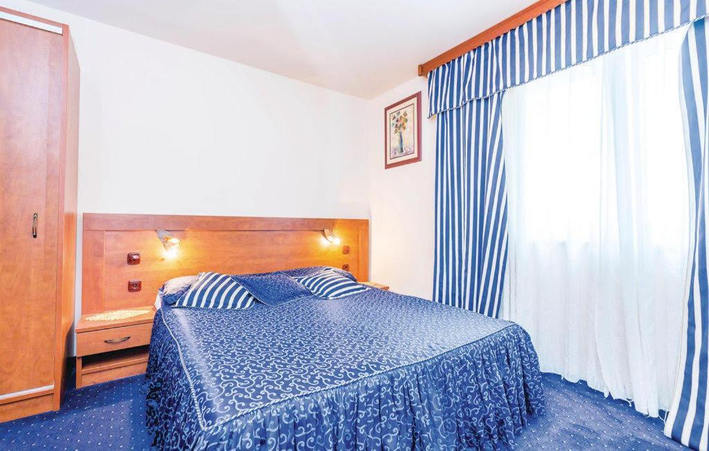 Bed & Breakfast Valentina Metajna Exterior photo