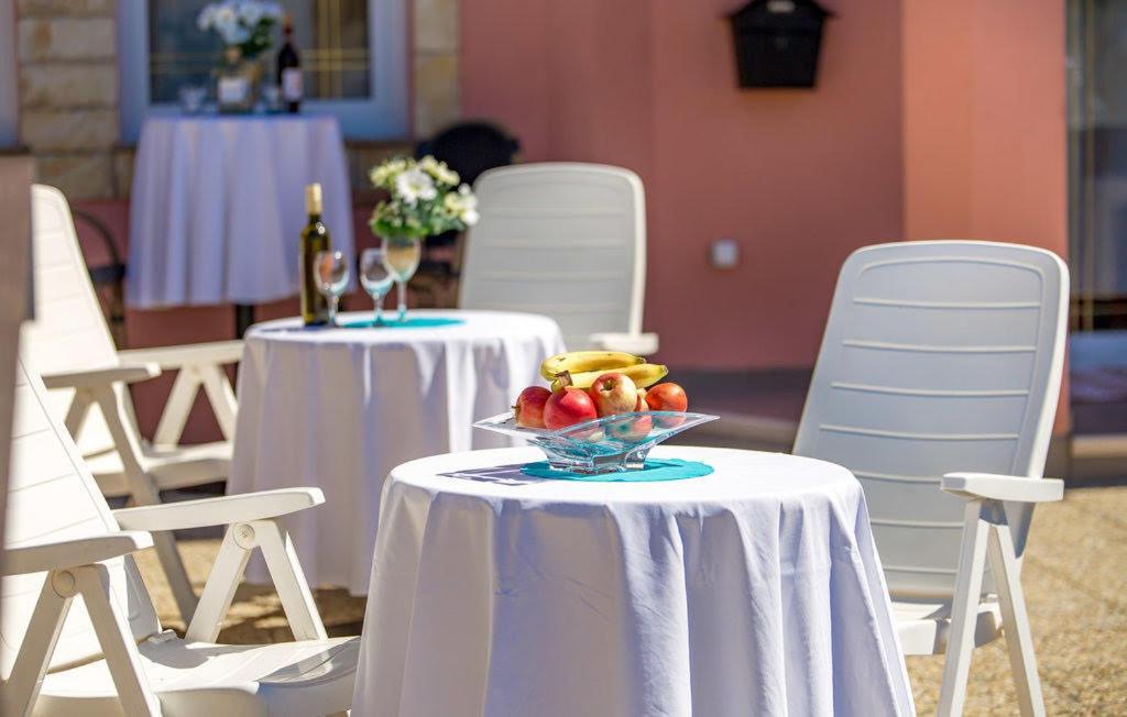 Bed & Breakfast Valentina Metajna Exterior photo